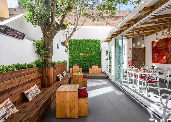 Lisbon Wine House - Rooms & SuitesBed and Breakfast